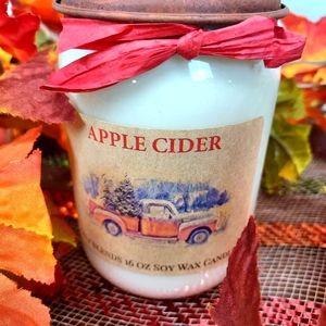 Candle in the scent of Apple Cider 🍎